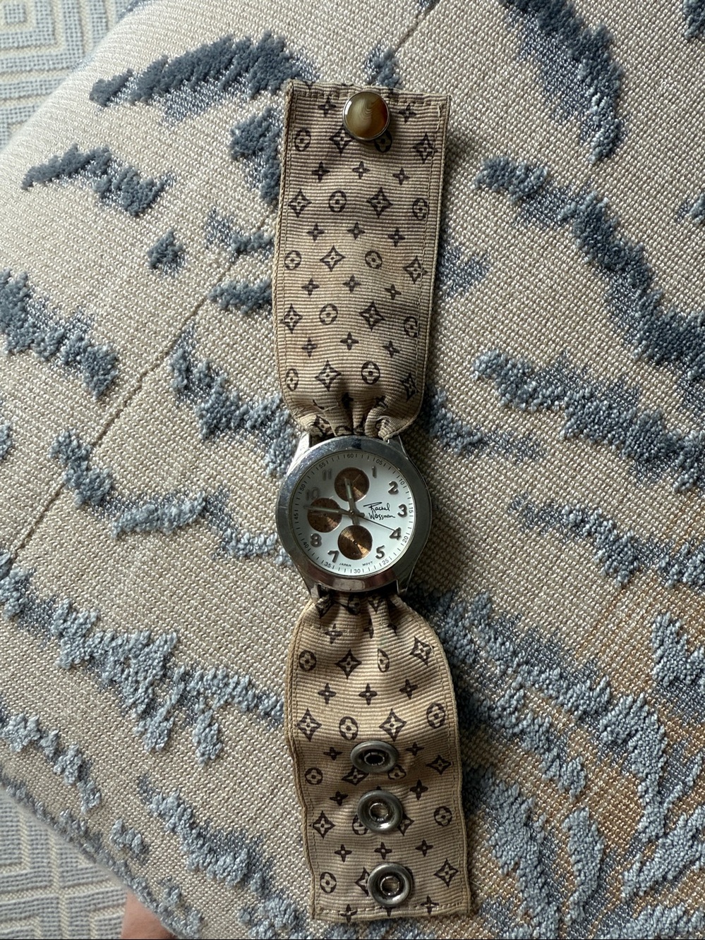 Novelty watch